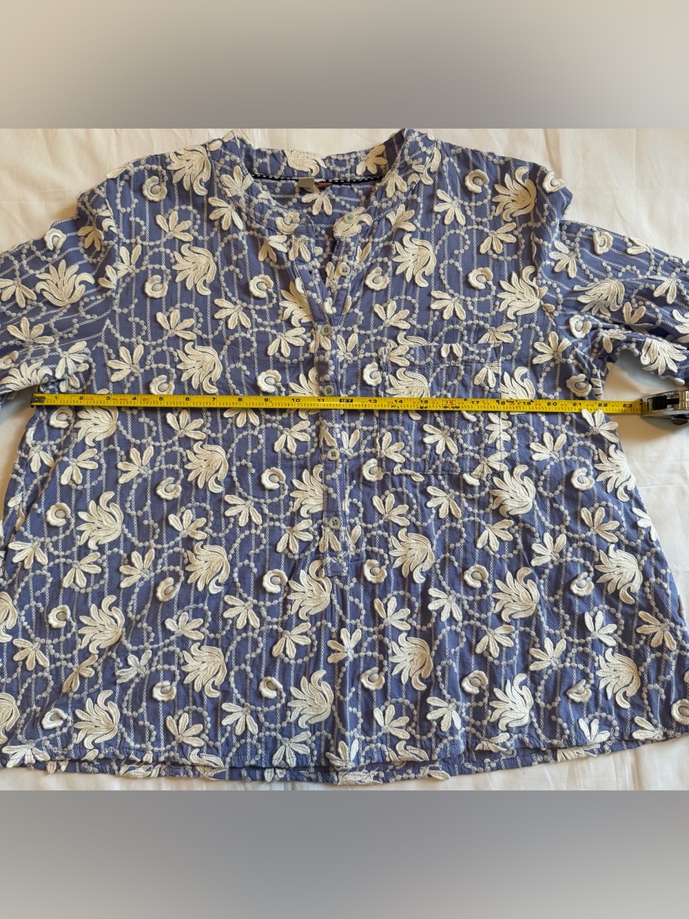 Anthropologie Pilcro Blue White Floral Appliqué Blouse Size Medium Embroidered - Picture 3 of 10